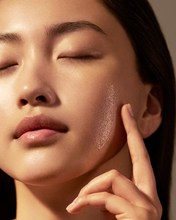 Load image into Gallery viewer, L'occitane Immortelle Tri-phase Reset Essence 150ml 欧舒丹蜡菊三重焕活精华水 150ml
